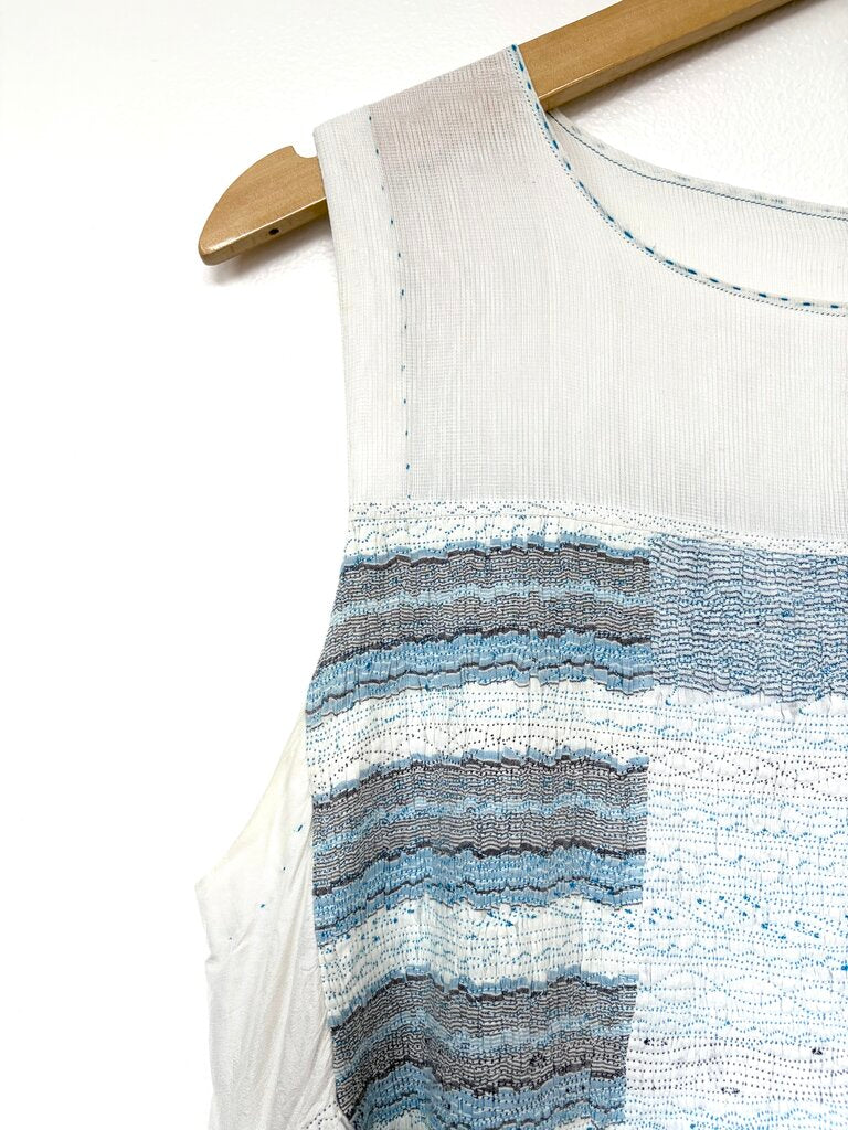 INJIRI EMBROIDERED DRESS SIZE MEDIUM
