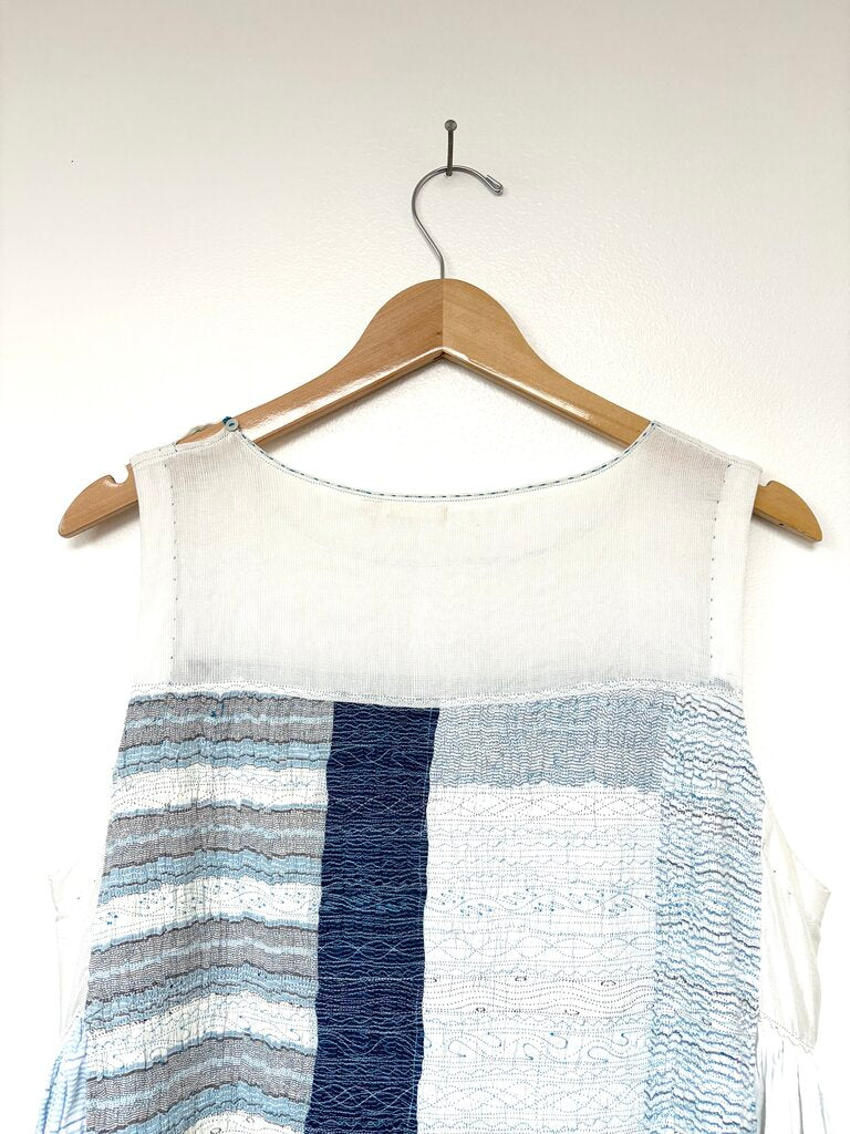 INJIRI EMBROIDERED DRESS SIZE MEDIUM